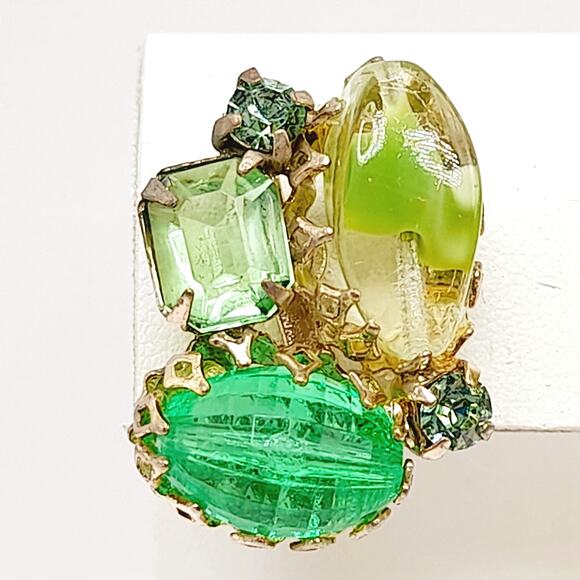 Vintage Green Glass Clip Earrings, Cupcake Setting, Mid-Century Jewelry - Picture 3 of 10
